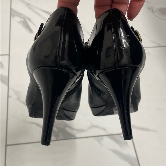 Bandolino Black Leather Ankle Boots Stiletto Heels Side Zipper Buckle Accent - Picture 4 of 15